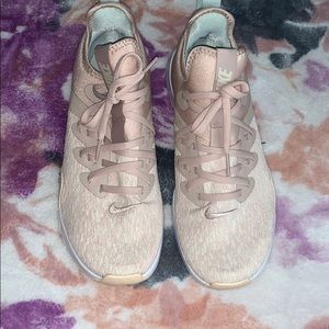 Nude nikes